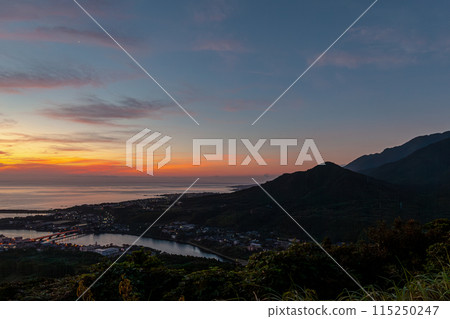 Morning glow, Yakushima, the island where the gods reside, in the offshore Alps (Summer) 115250247