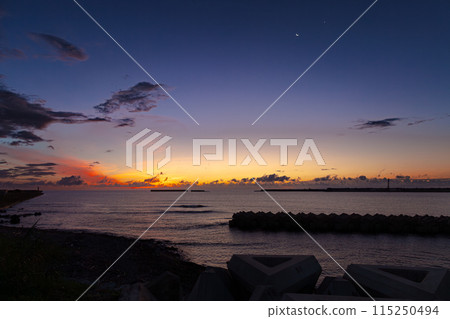 Morning glow, Yakushima, the island where the gods reside, in the offshore Alps (Summer) 115250494