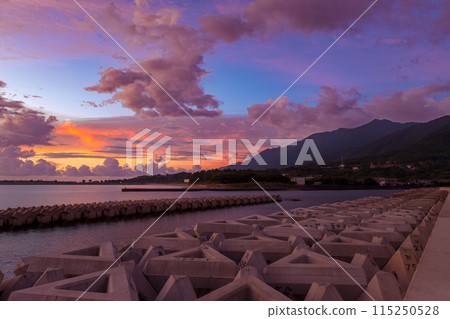 Morning glow, Yakushima, the island where the gods reside, in the offshore Alps (Summer) 115250528