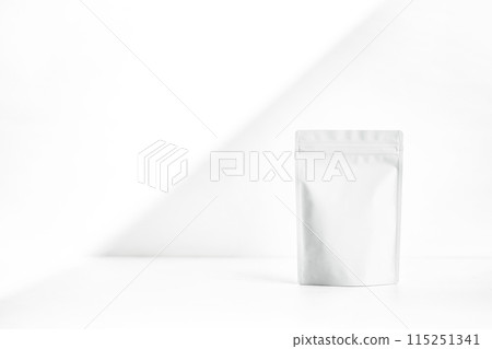 袋白色背景 115251341