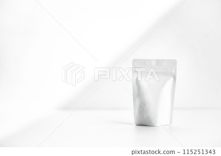 袋白色背景 115251343