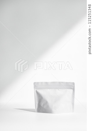 袋白色背景 袋白色背景 115251348