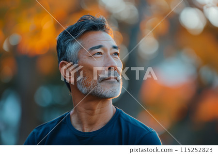 一位開朗的中年男子在公園慢跑的“人工智慧生成圖像” 115252823