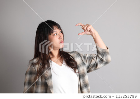30s Asian woman 30s Asian woman 115253789