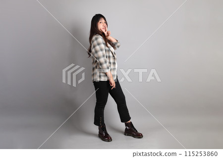 30s Asian woman 115253860