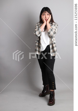 30s Asian woman 115253896