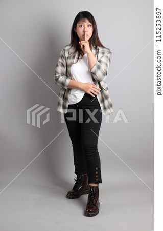 30s Asian woman 30s Asian woman 115253897