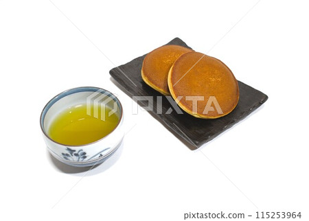 銅鑼燒和茶的照片 銅鑼燒和茶的照片 115253964