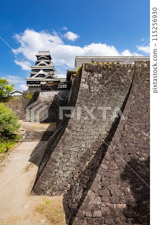 Kumamoto Castle's two-tiered stone walls and castle tower 115256930