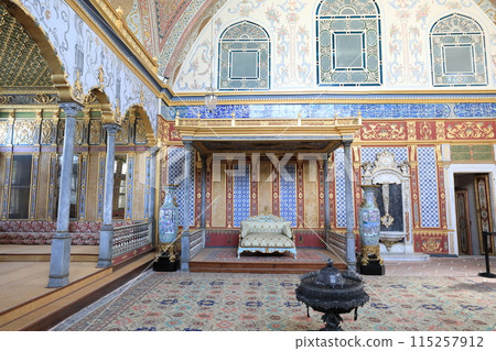 Throne in the Sultan's audience chamber at Topkapi Palace 115257912