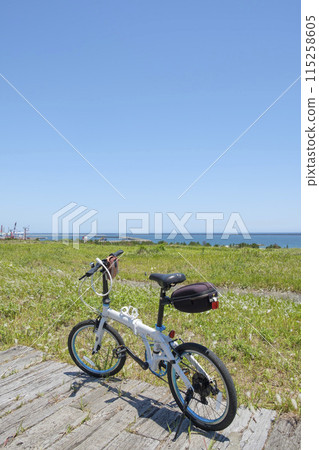 Cycling road with ocean view 115258605