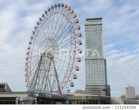 摩天輪和高層建築 115258789