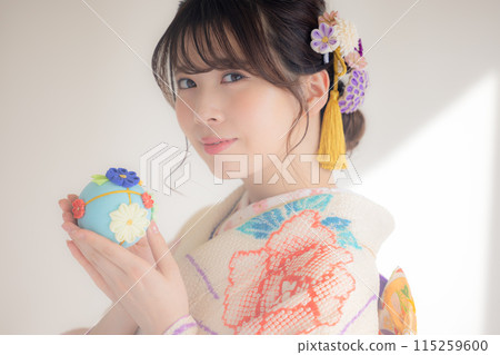 穿和服和服的女人肖像 穿和服和服的女人肖像 115259600