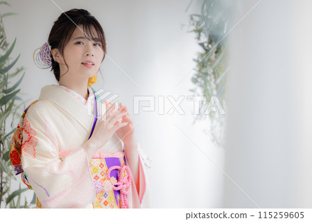 穿和服和服的女人肖像 115259605