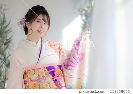 穿和服和服的女人肖像 115259665