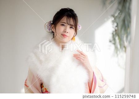 穿和服和服的女人肖像 115259748