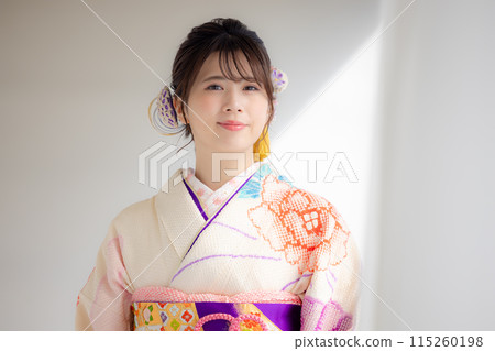 穿和服和服的女人肖像 穿和服和服的女人肖像 115260198