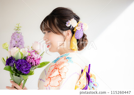 穿和服和服的女人肖像 115260447