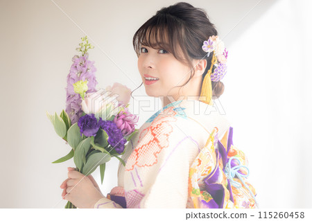 穿和服和服的女人肖像 穿和服和服的女人肖像 115260458