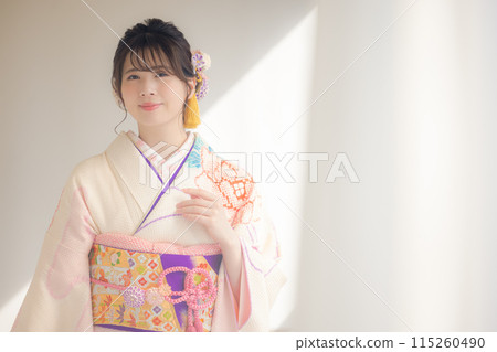 穿和服和服的女人肖像 115260490