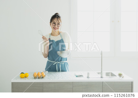 Woman in the kitchen Woman in the kitchen 115261076