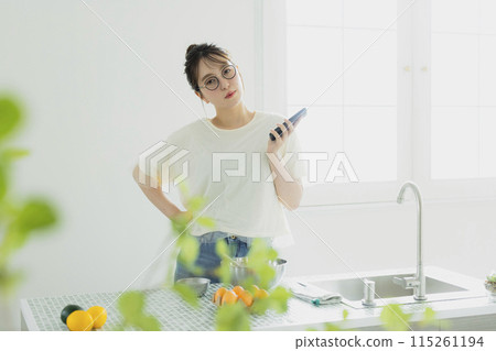 Woman in the kitchen Woman in the kitchen 115261194