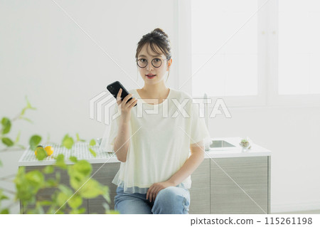 廚房裡的女人 115261198