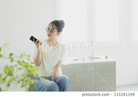 Woman in the kitchen 115261199