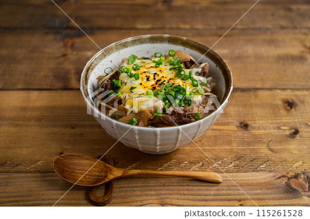 烤起司牛肉碗 115261528