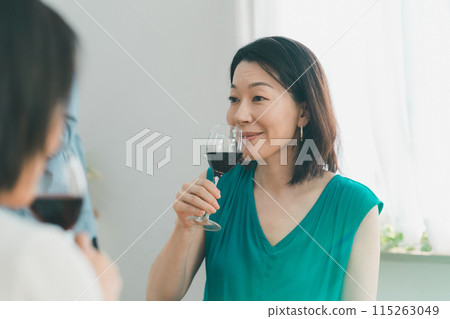 vino, wein, female 115263049