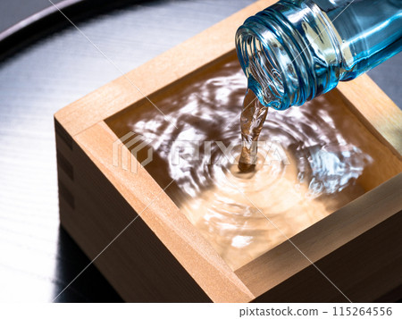 Cold sake, pour sake Cold sake, pour sake 115264556