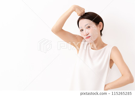 Woman applying face mask, beauty, skin care 115265285