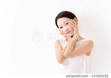 Woman applying face mask, beauty, skin care 115265292