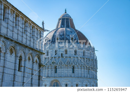 義大利比薩市，在那裡可以看到比薩斜塔 115265947