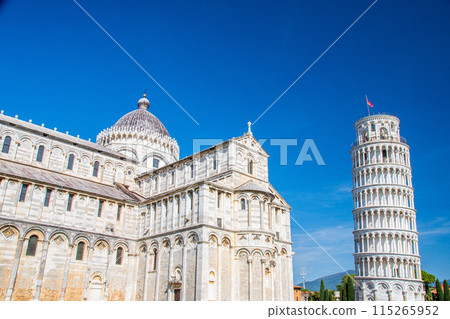 義大利比薩市，在那裡可以看到比薩斜塔 115265952