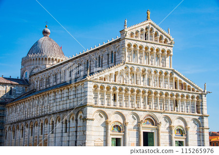 義大利比薩市，在那裡可以看到比薩斜塔 115265976