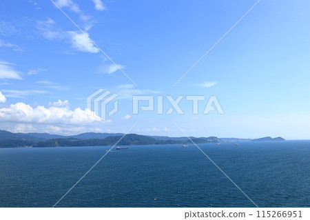 Blue sea and blue sky 115266951
