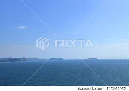Blue sea and blue sky 115266952