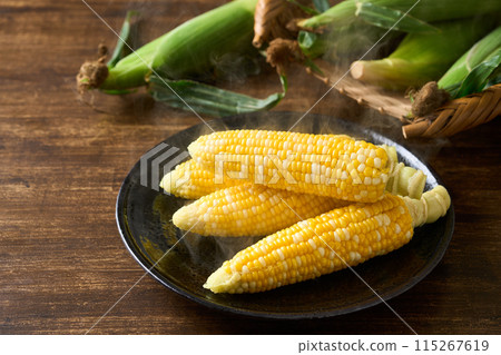 剛煮熟的玉米 115267619