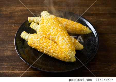 剛煮熟的玉米 115267627