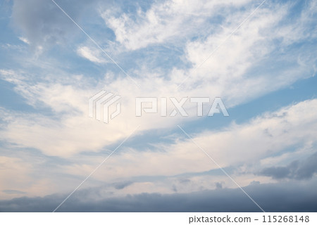 Sunset, dusk, early summer, sunny, sky material [Tokyo] 115268148