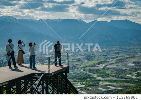 從發射器平台上看到的令人驚嘆的景色[從安曇野市長峰山] 115269963