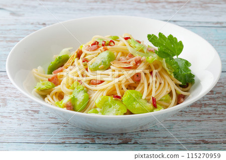 Peperoncino 配蠶豆和高麗菜 115270959