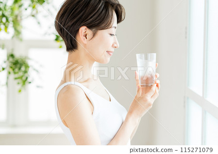 適合中年女性的美容。 115271079