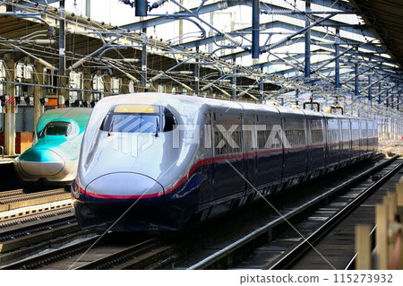 搭乘東北新幹線高速經過福島站...E2系列 115273932