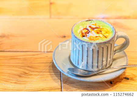 [Ingredients] Matcha latte served in a rustic ceramic cup. 115274662