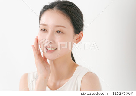 Women who check your skin 115275707