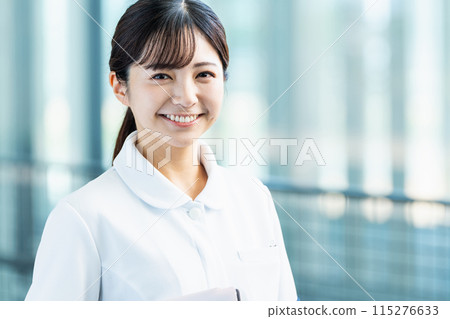 Young woman nurse. 115276633