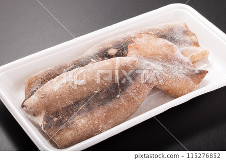 (國產) 冷凍魷魚（加熱用） 115276852