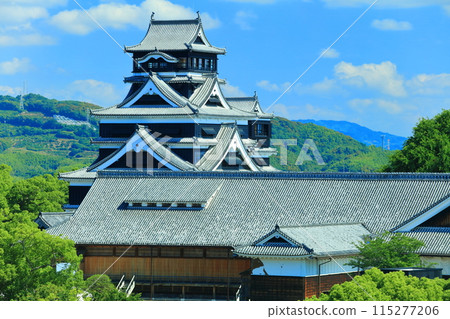 [Kumamoto Prefecture] The Kumamoto Castle tower on a clear day 115277206